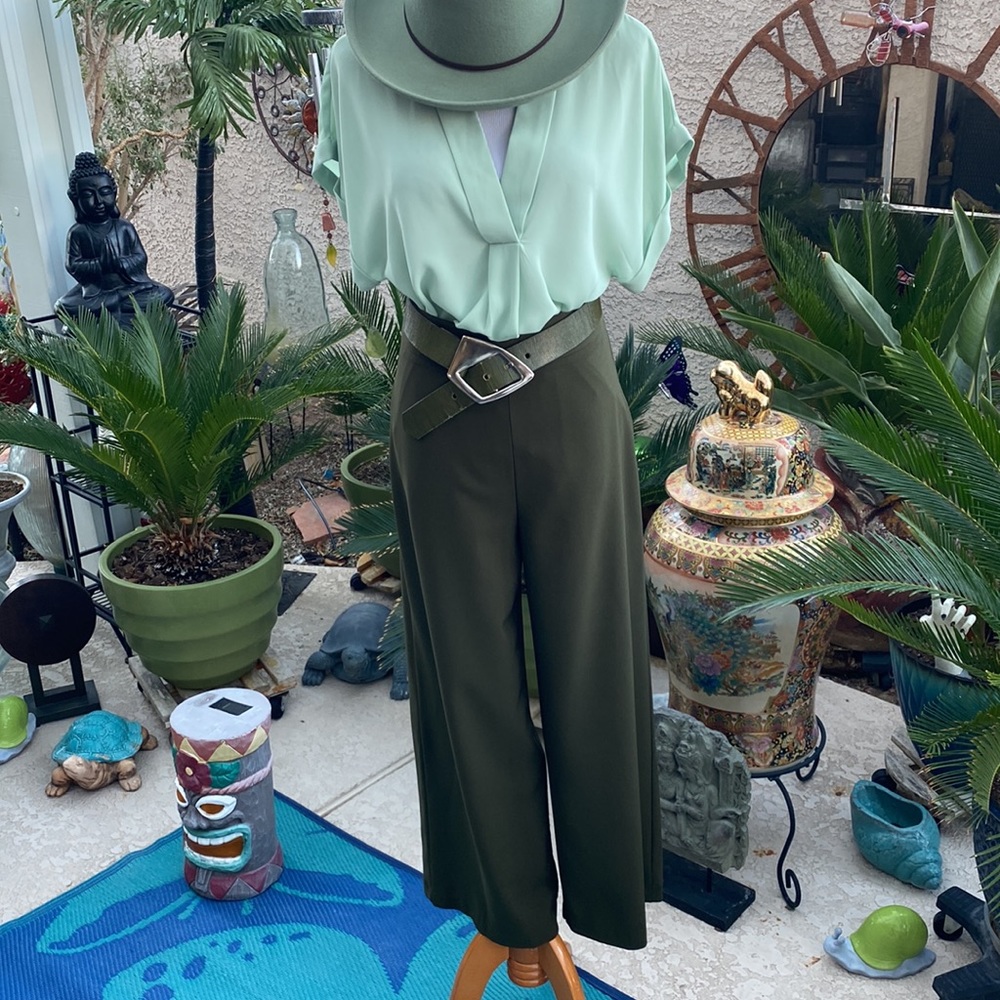 💚❇️💚2 PIECE GREEN TONES BLOUSE-N-PANTS OUTFIT💚❇️💚